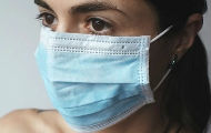 UNS poklonio zaštitne maske i valjevskim medijima UNS poklonio zaštitne maske i valjevskim medijima