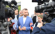 Јевтић осудио инцидент током кога су нападнуте новинарке Коссева и Радио Београда Јевтић осудио инцидент током кога су нападнуте новинарке Коссева и Радио Београда