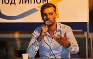 Savo Manojlović – aktivista akreditovan kao novinar: Došli smo jer srpski narod interesuje ko je naručio spot protiv Olivera Ivanovića Savo Manojlović – aktivista akreditovan kao novinar: Došli smo jer srpski narod interesuje ko je naručio spot protiv Olivera Ivanovića