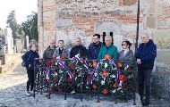 Новинари на Давидовићевом гробу: За слободу новинарства вреди живети Новинари на Давидовићевом гробу: За слободу новинарства вреди живети
