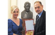Rada Komazec nagrađena Svetosavskim Blagodarjem Rada Komazec nagrađena Svetosavskim Blagodarjem