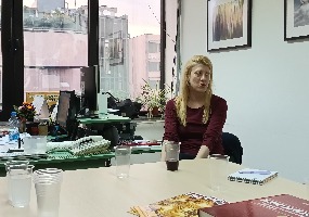 Jelena Zorić na predavanju u Novom Sadu: Istraživačko novinarstvo je timski rad