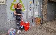 Друштво новинара Војводине предало сакупљене чепове Удружењу „Чепом до осмеха“