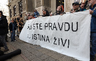 Протест због ослобађајуће пресуде за убиство Ћурувије у сликама Протест због ослобађајуће пресуде за убиство Ћурувије у сликама