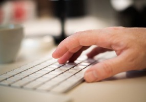 Ombudsman pokrenuo istragu po službenoj dužnosti povodom odluke CIK-a da odbije akreditacije većini srpskih redakcija za praćenje lokalnih izbora Ombudsman pokrenuo istragu po službenoj dužnosti povodom odluke CIK-a da odbije akreditacije većini srpskih redakcija za praćenje lokalnih izbora