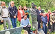Novac od novinarskih nagrada UNS-a dobitnici dali za obnovu kuće Milana Jovanovića, bistu Lazara Vučkovića i oslikavanje crkve u Orahovcu Novac od novinarskih nagrada UNS-a dobitnici dali za obnovu kuće Milana Jovanovića, bistu Lazara Vučkovića i oslikavanje crkve u Orahovcu