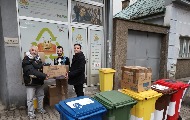 Колеге из ДНВ-УНС предале шест кутија прикупљених чепова за акцију „Чепом до осмеха“